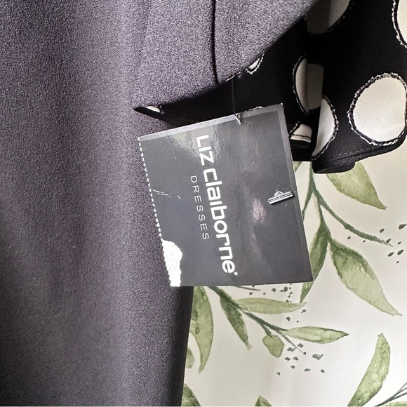 Liz Claiborne Knee Length Bell Sleeve Dress. Black with Polka Dots. Size 4. NWT. - Picture 6 of 9